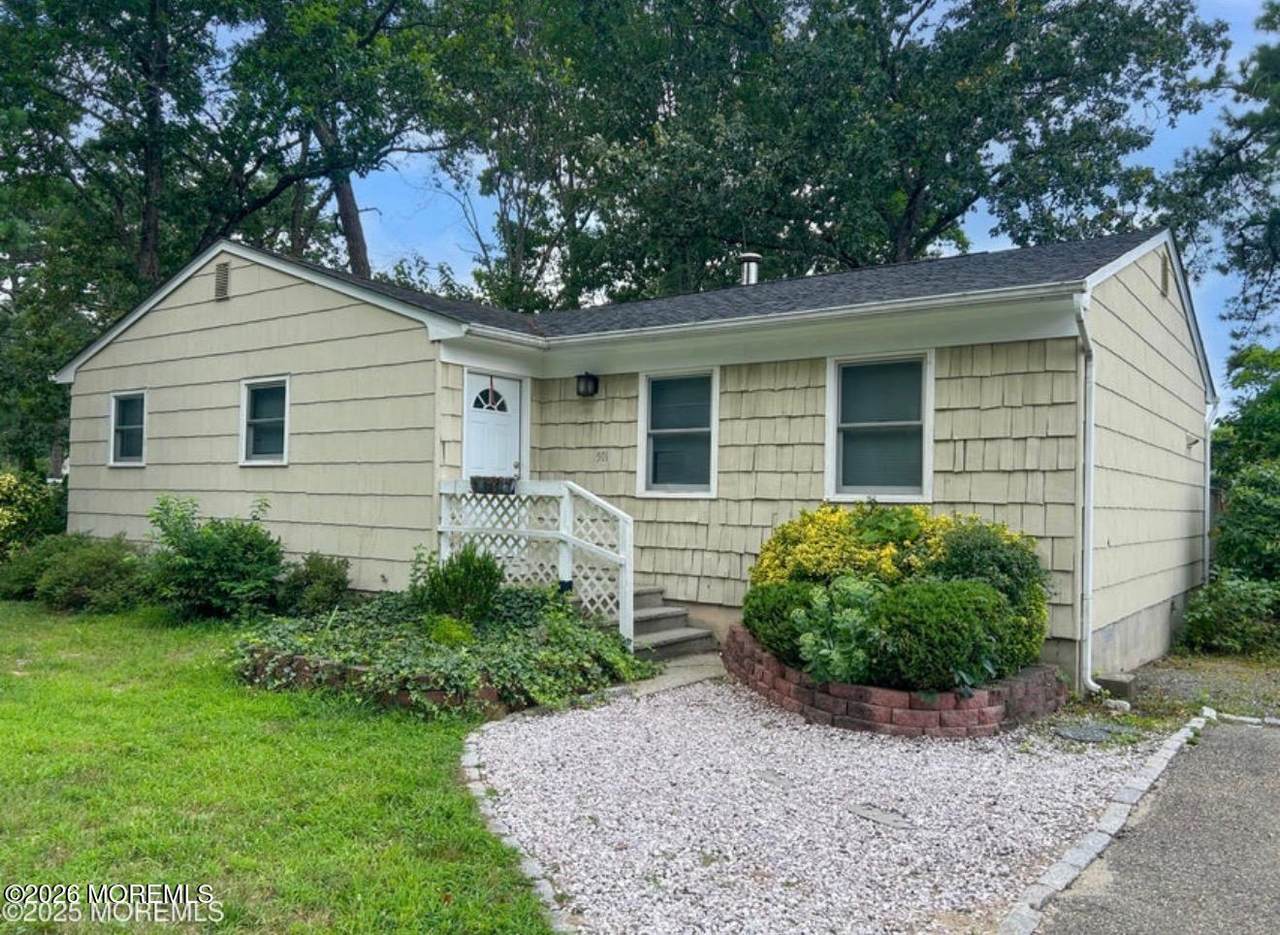 501 Bismarck Street - Photo 1