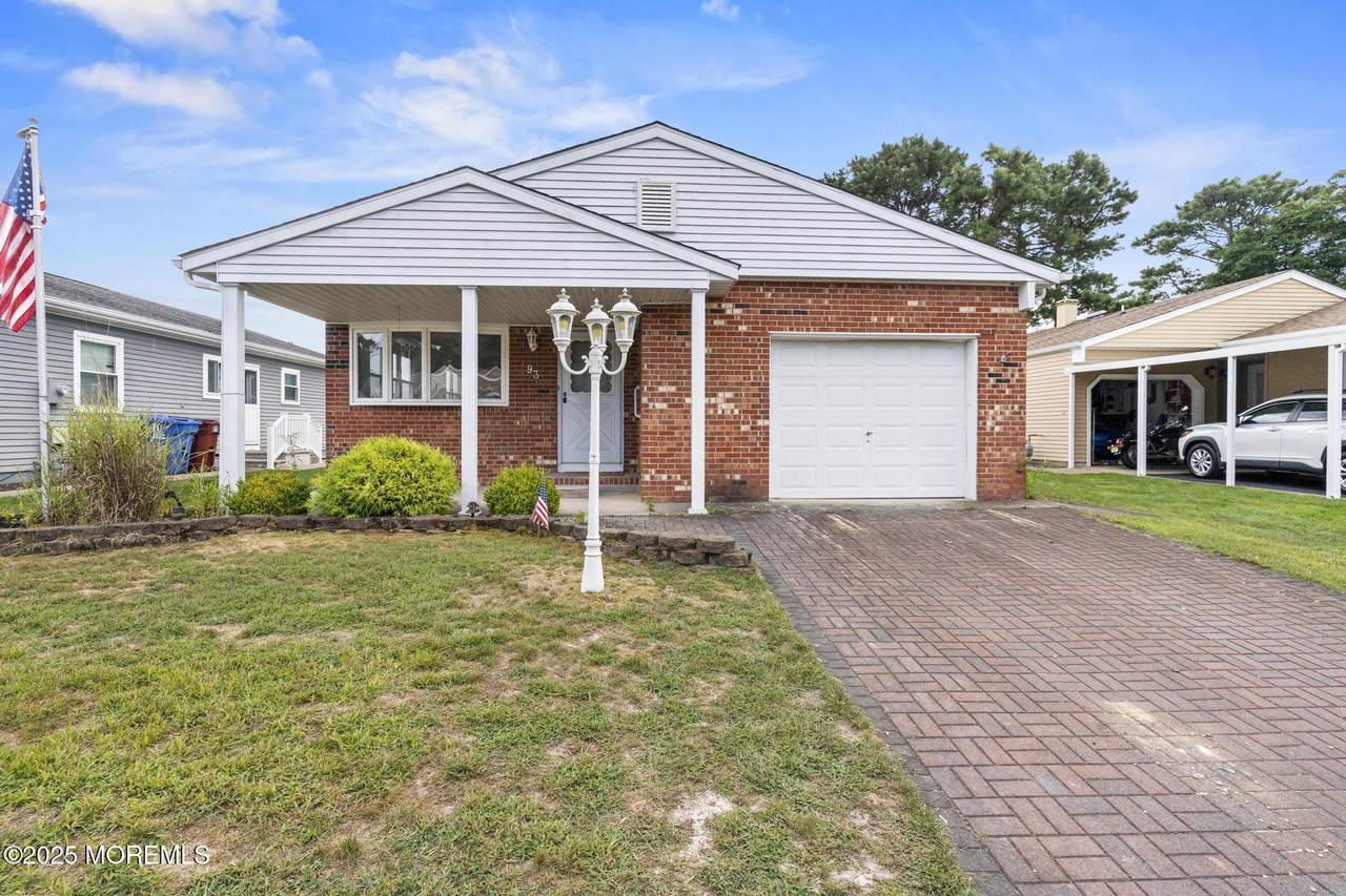 93 Paradise Boulevard - Photo 1
