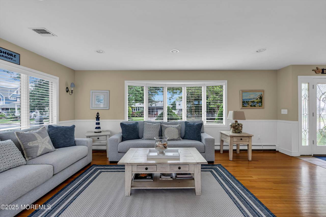 https://bt-photos.global.ssl.fastly.net/monmouth/1280_boomver_1_22605903-2.jpg