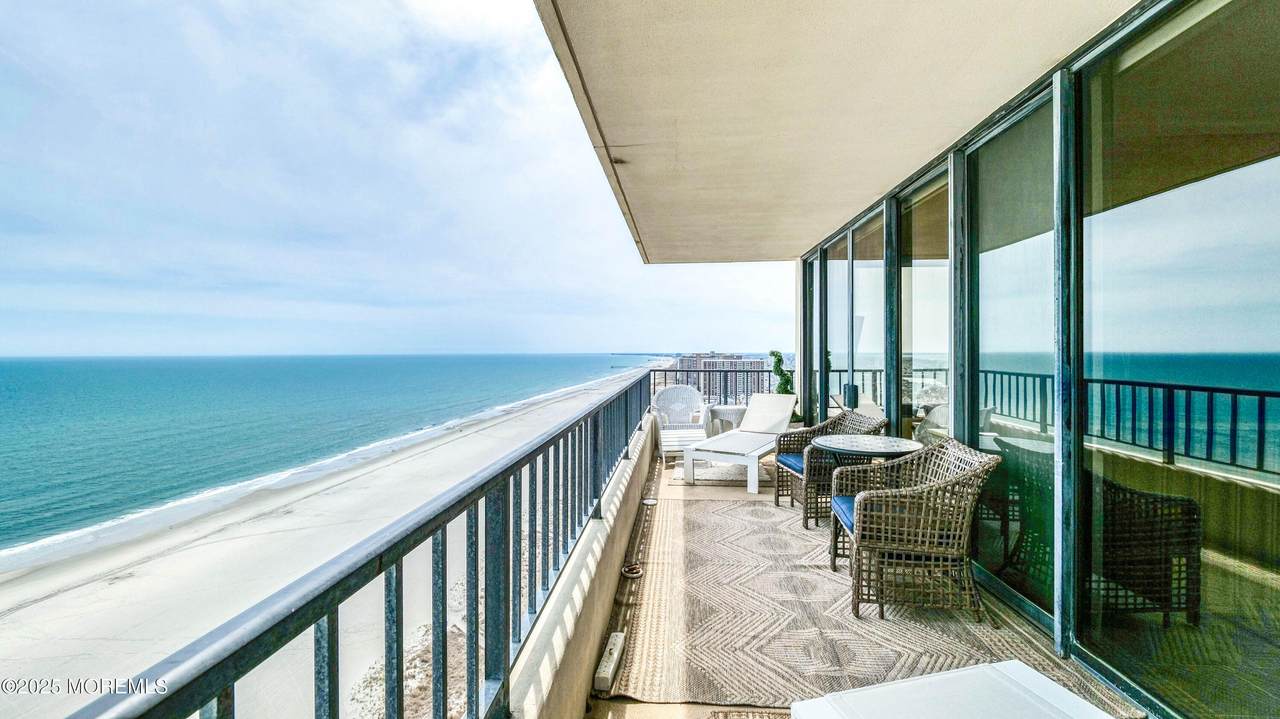 3851 Boardwalk - Photo 1