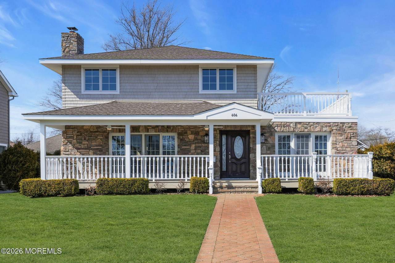 606 North Boulevard - Photo 1