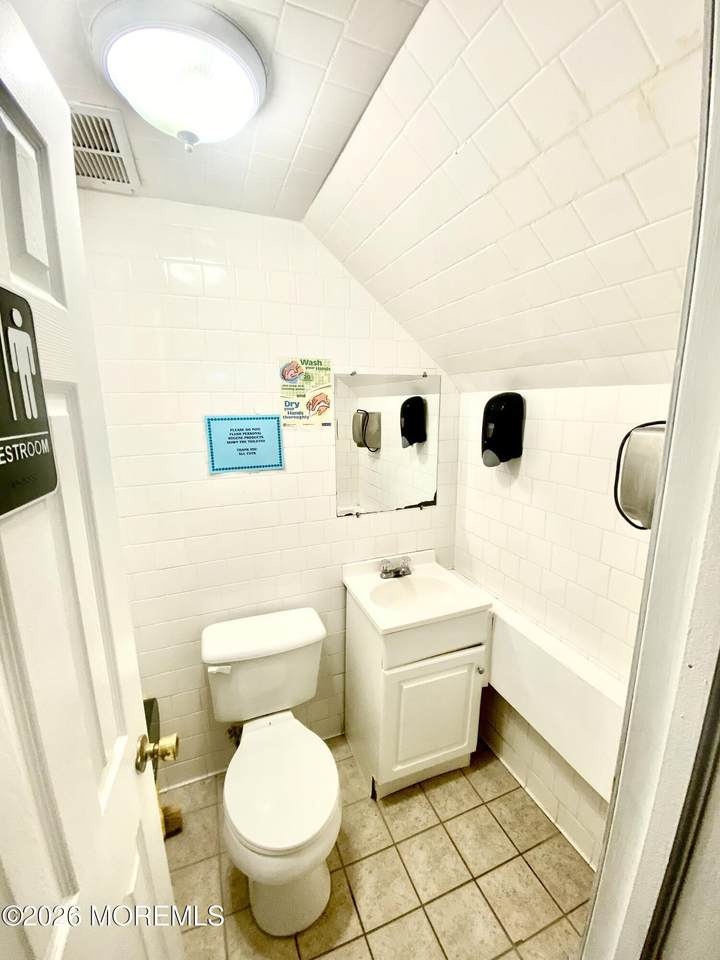 https://bt-photos.global.ssl.fastly.net/monmouth/1280_boomver_1_22606459-2.jpg