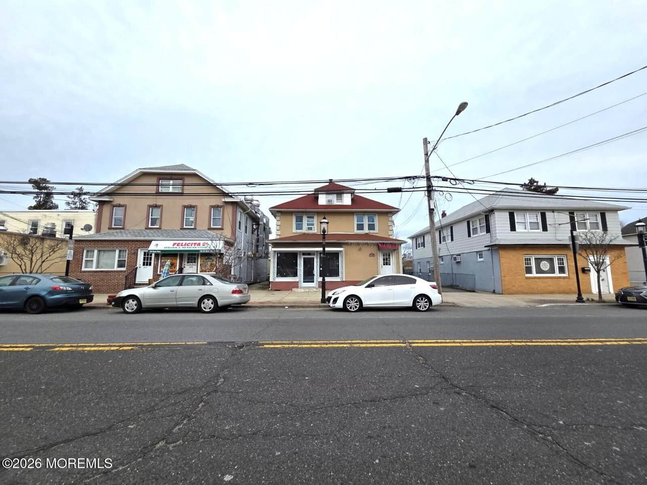 347 Maple Place - Photo 1