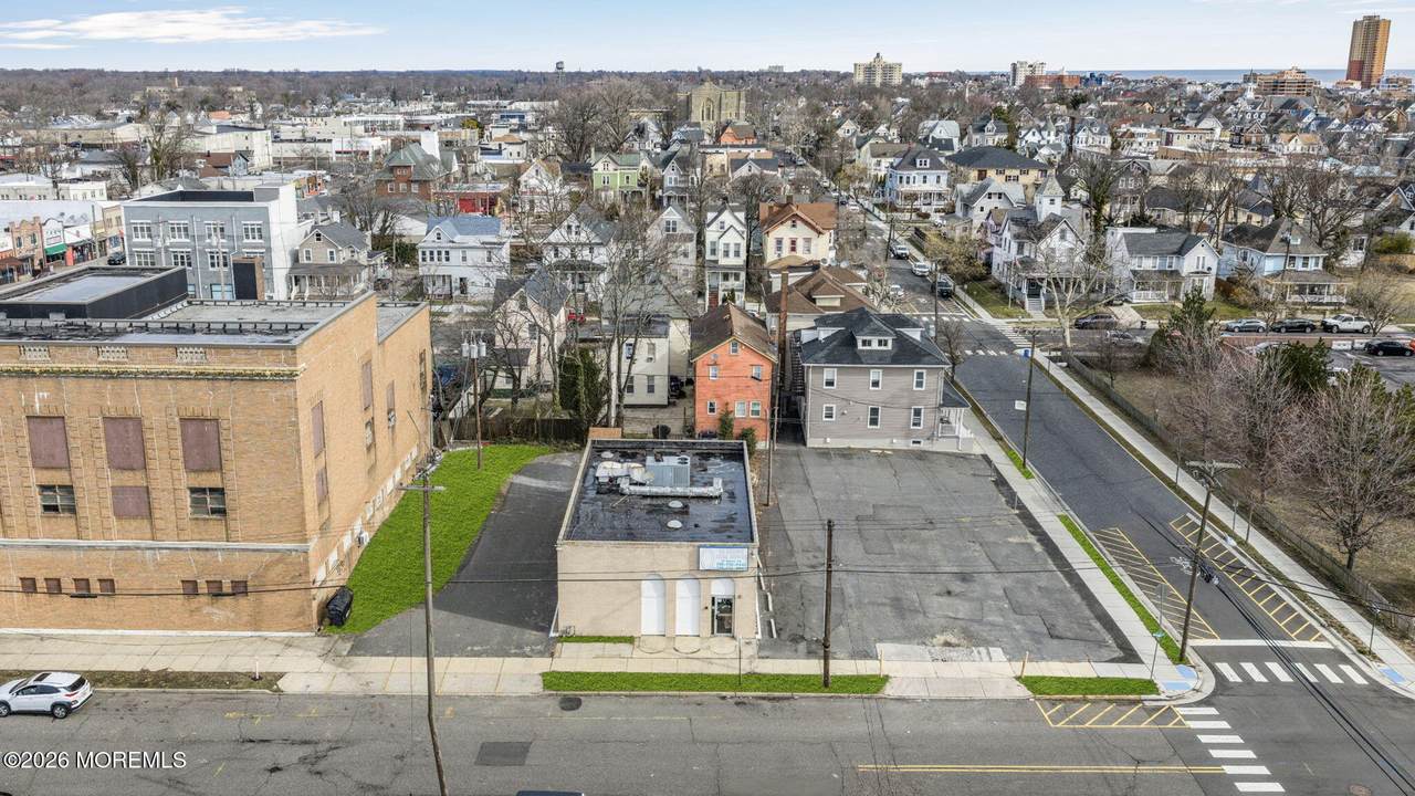701-703 Monroe Avenue - Photo 1