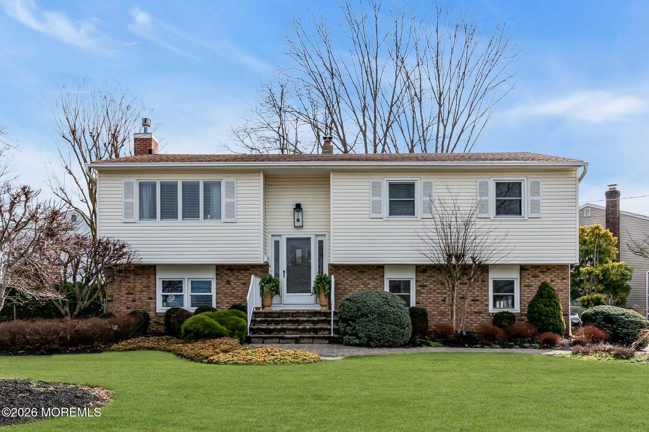 2412 Homestead Avenue - Photo 1