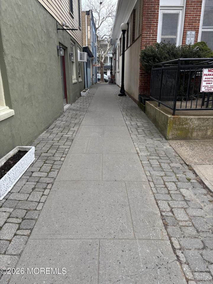 https://bt-photos.global.ssl.fastly.net/monmouth/1280_boomver_1_22607232-2.jpg