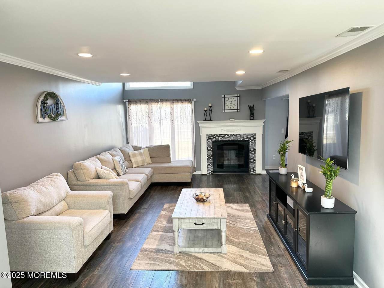 49 White Swan Way - Photo 1