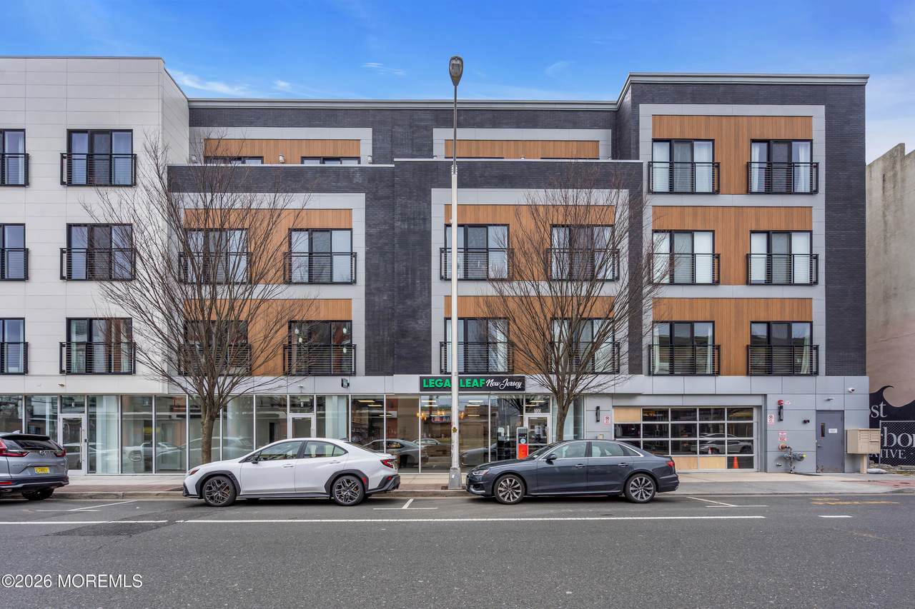700 Bangs Avenue - Photo 1