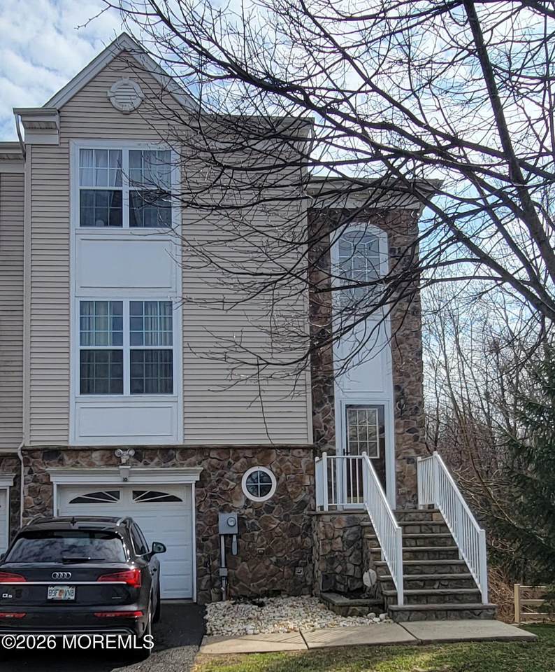 10 Russell Court - Photo 1