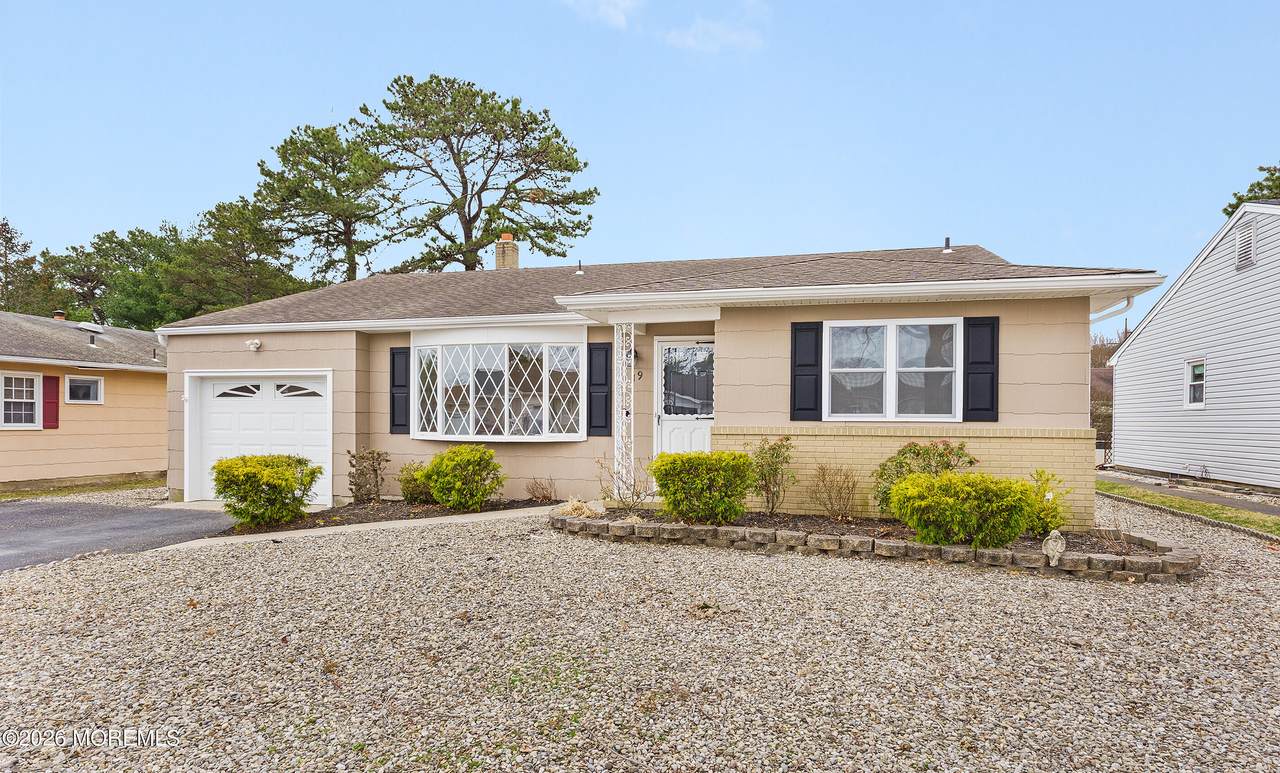 19 Bennington Drive - Photo 1