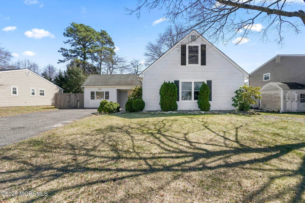 4 Winsted Drive - Photo 1