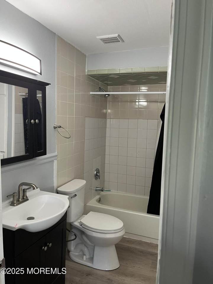https://bt-photos.global.ssl.fastly.net/monmouth/1280_boomver_1_22608355-2.jpg