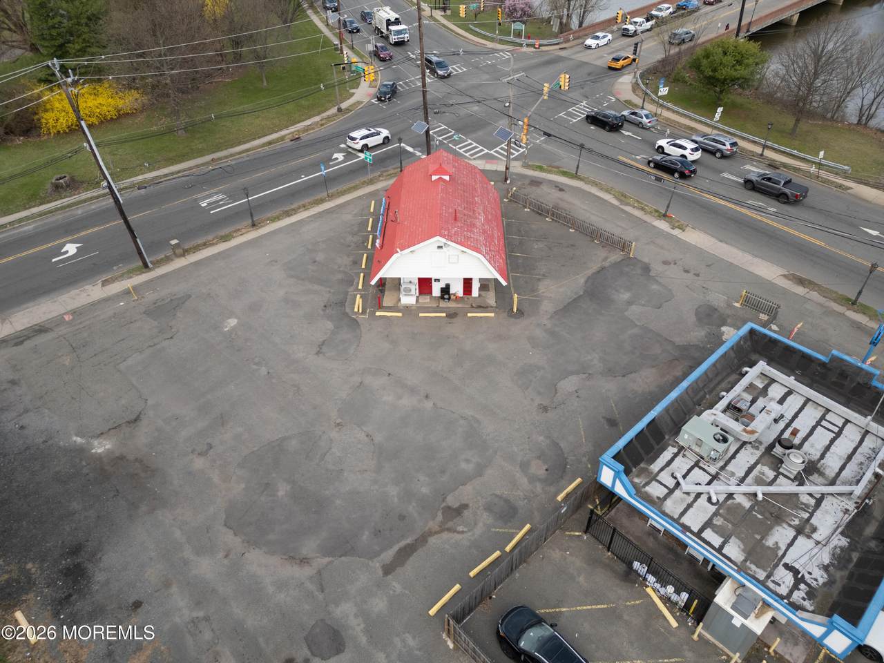 735 Hazelwood Avenue - Photo 1