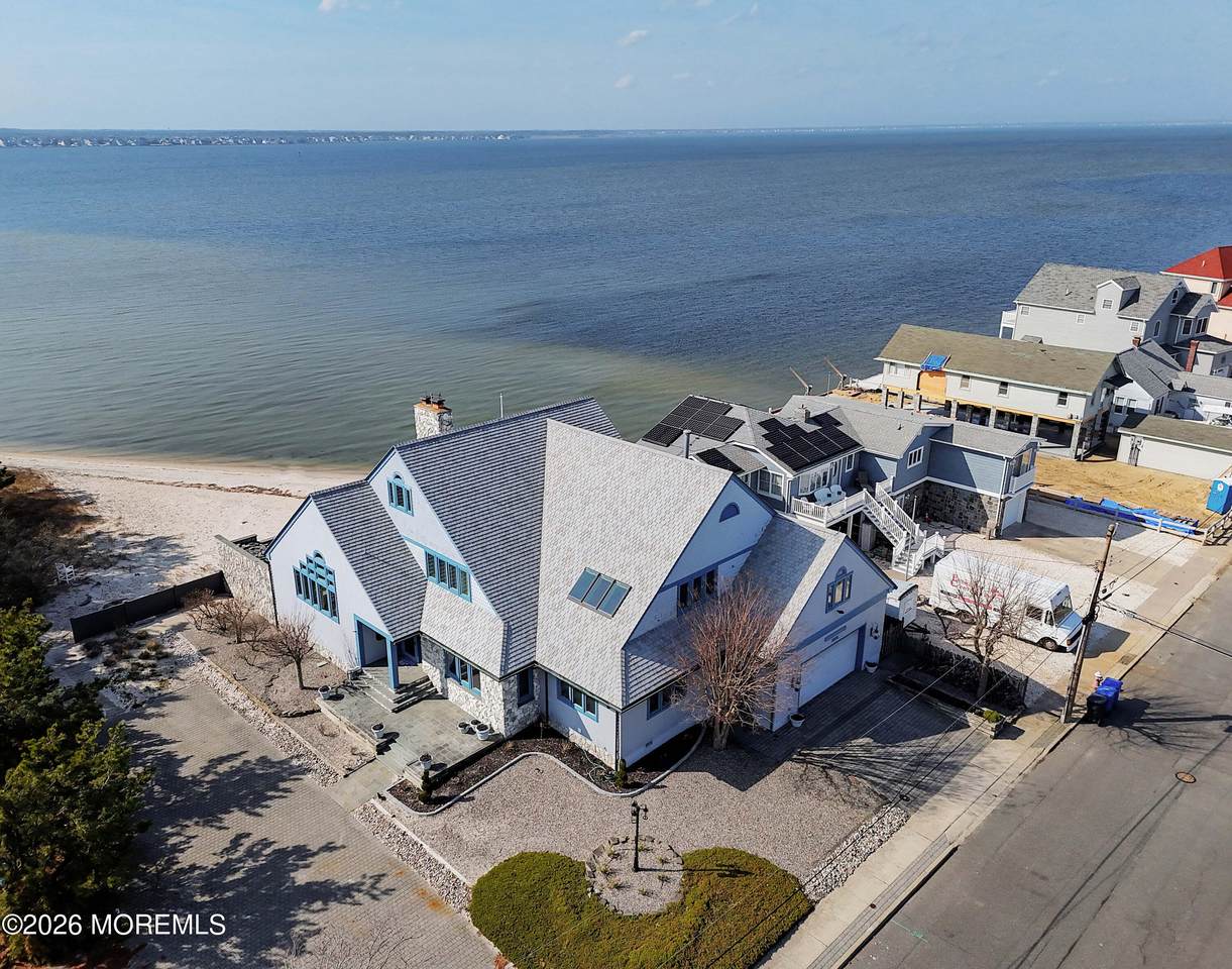 332 Sunset Drive - Photo 1