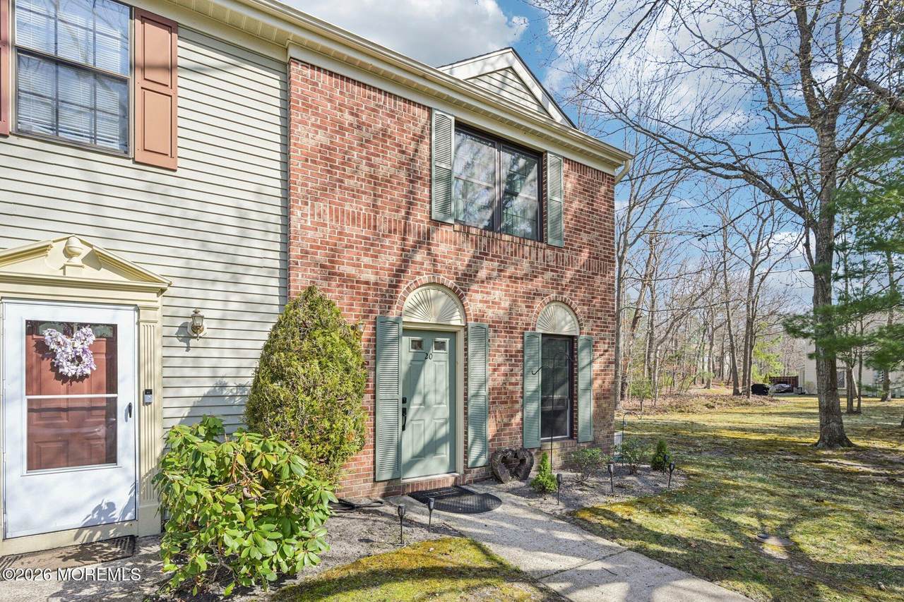 20 Greenwich Drive - Photo 1