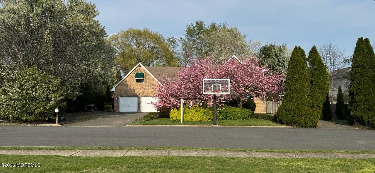 812 Mistletoe Avenue - Photo 1