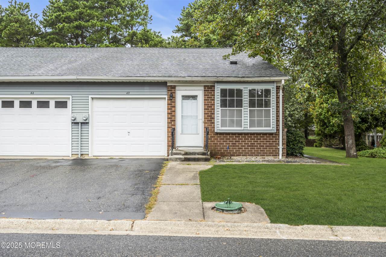 4b Pembroke Lane - Photo 1