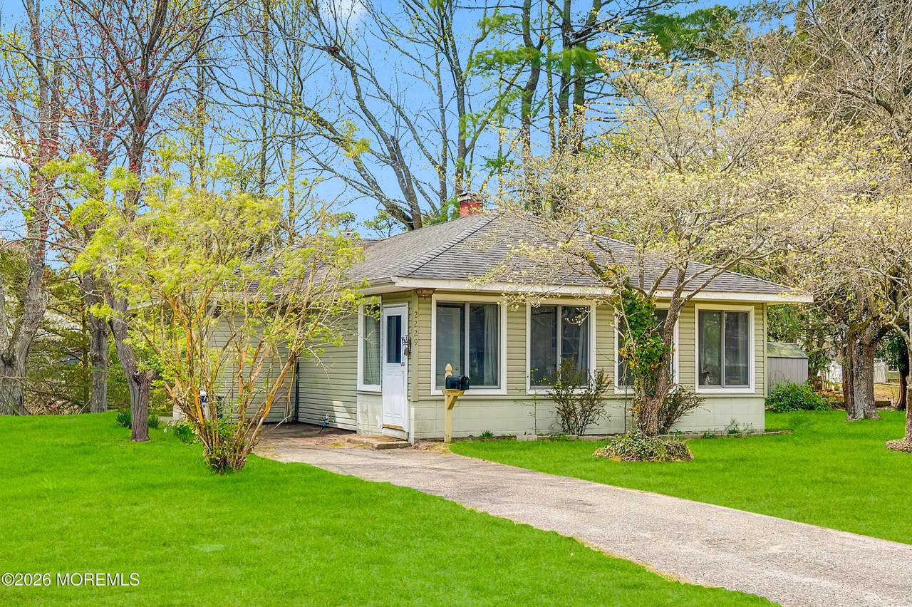 2229 Yorktowne Boulevard - Photo 1