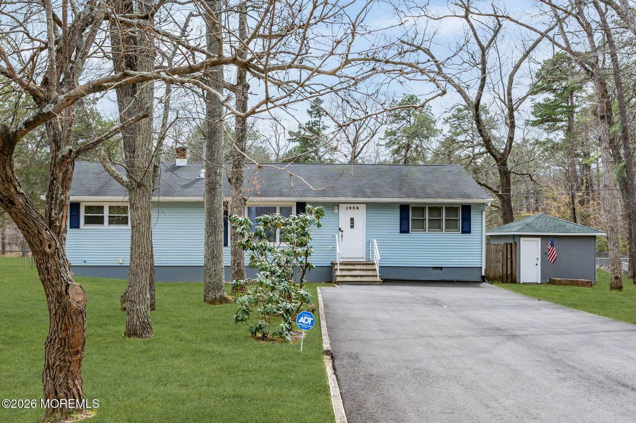 1036 Lakehurst Avenue - Photo 1