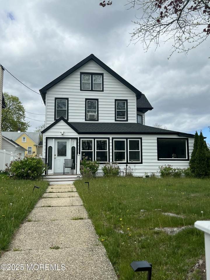 235 Lincoln Avenue - Photo 1