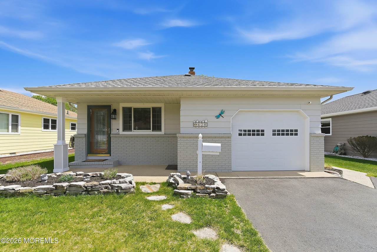 428 Saint Thomas Drive - Photo 1
