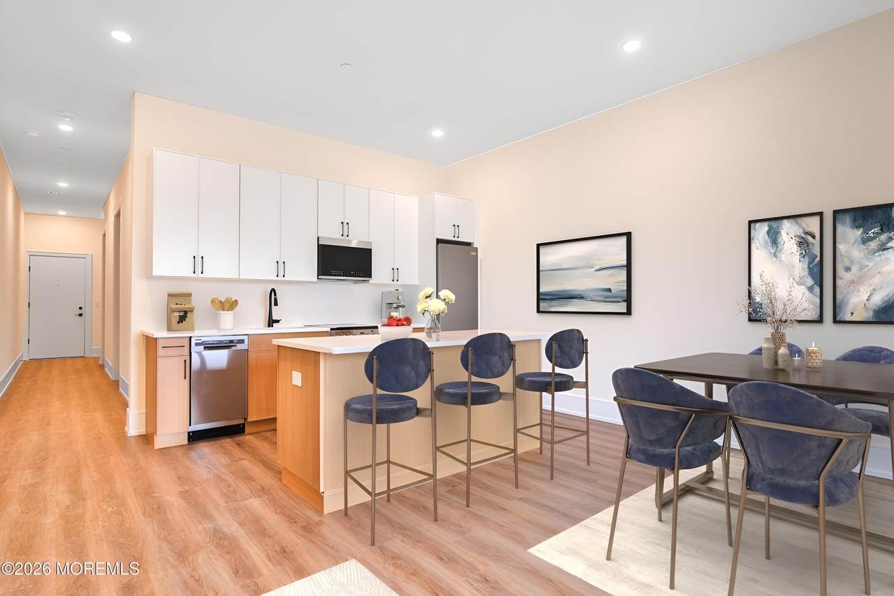 527 Bangs Avenue - Photo 1