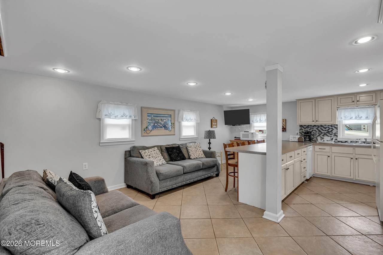 21 Bay Way - Photo 1