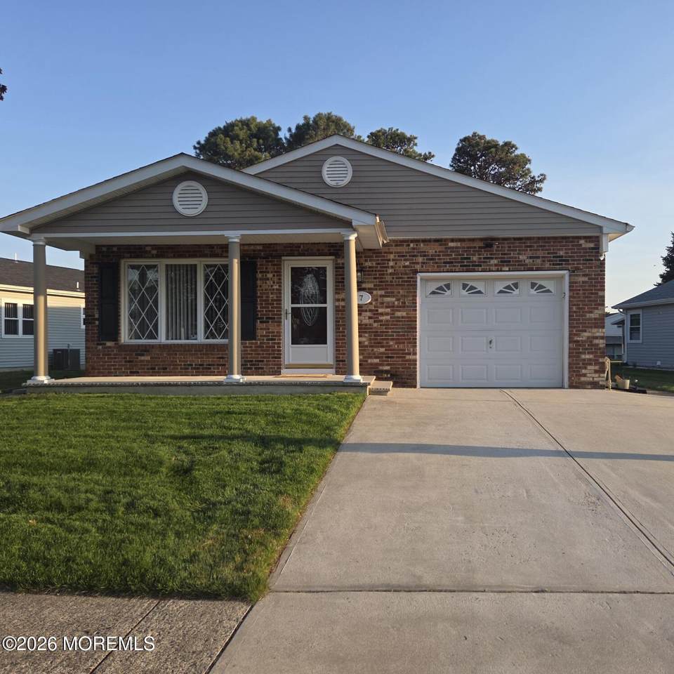 7 Augusta Court - Photo 1