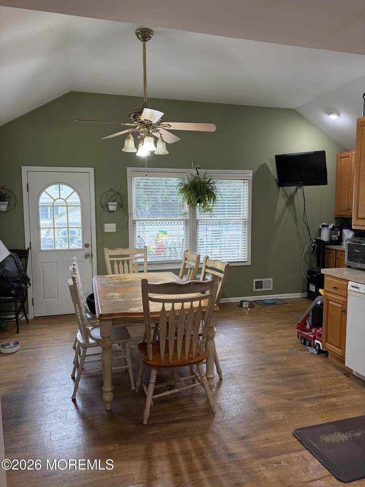 907 Woodcrest Drive - Photo 1