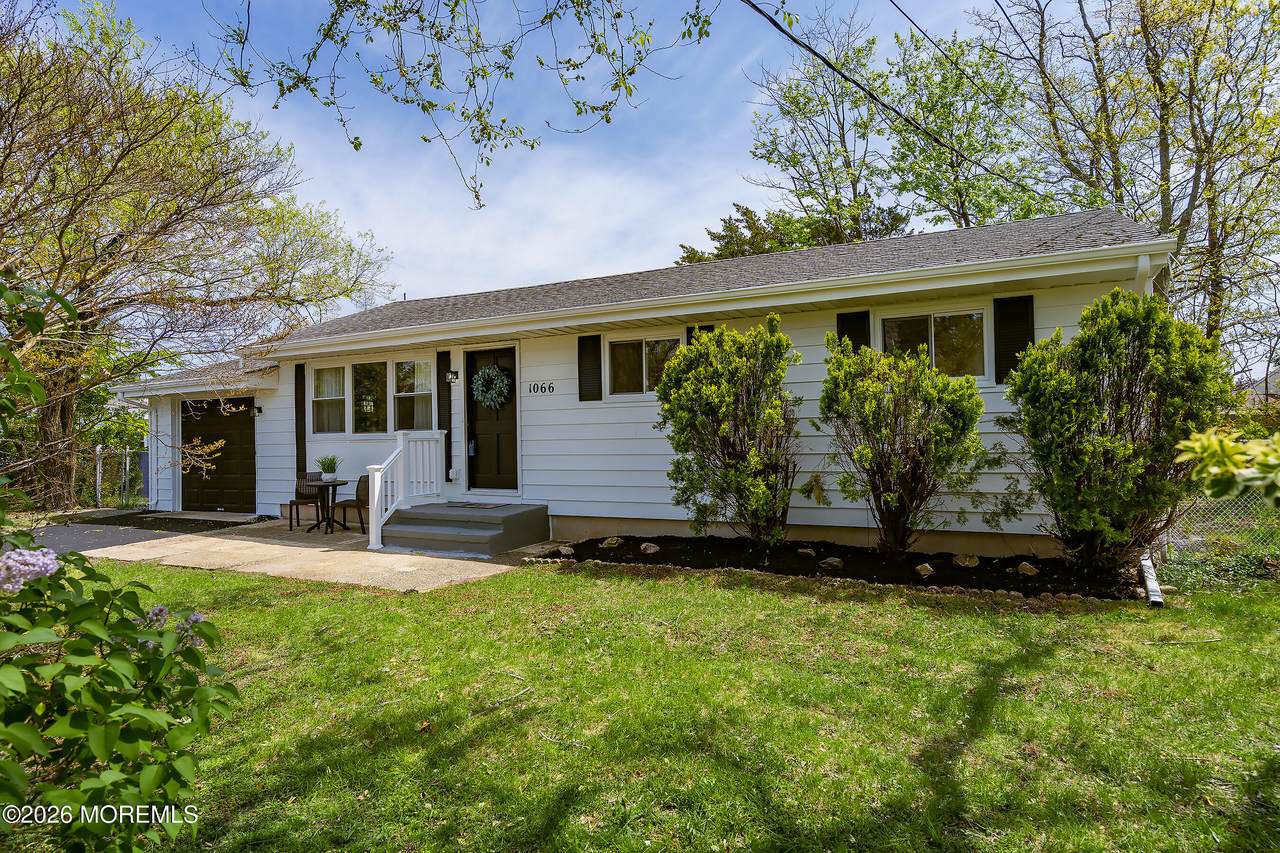 1066 Overlook Drive - Photo 1