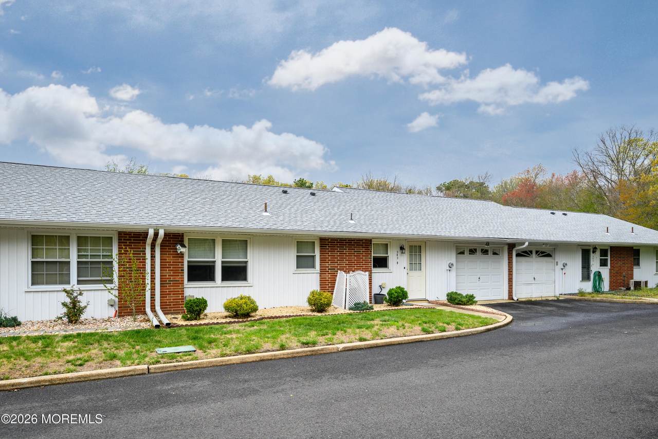 343B Canterbury Court - Photo 1