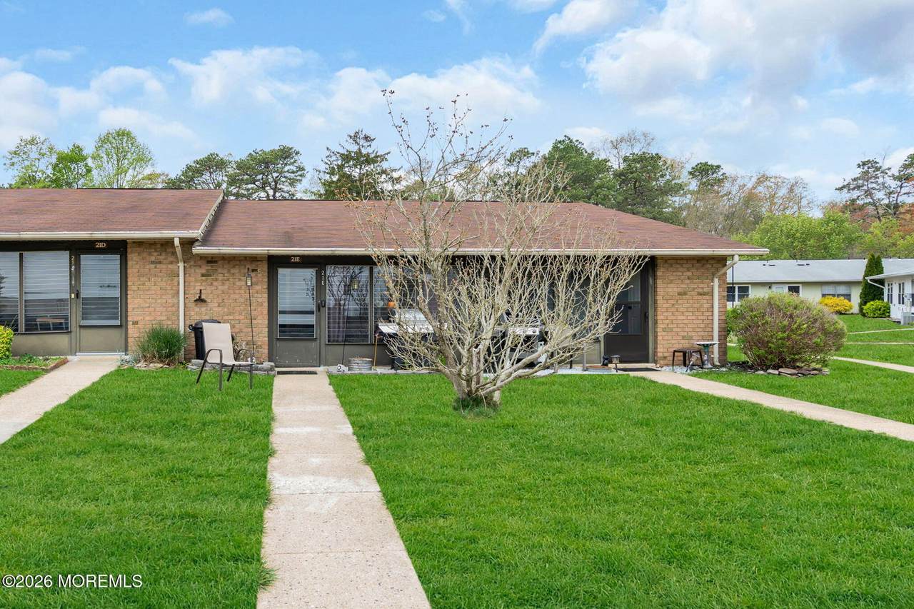21E Yorkshire Court - Photo 1