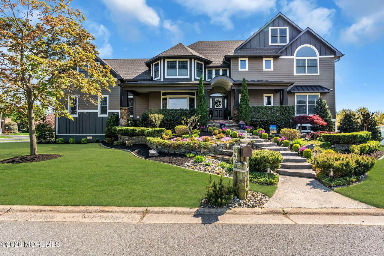 42 Cayuga Avenue - Photo 1