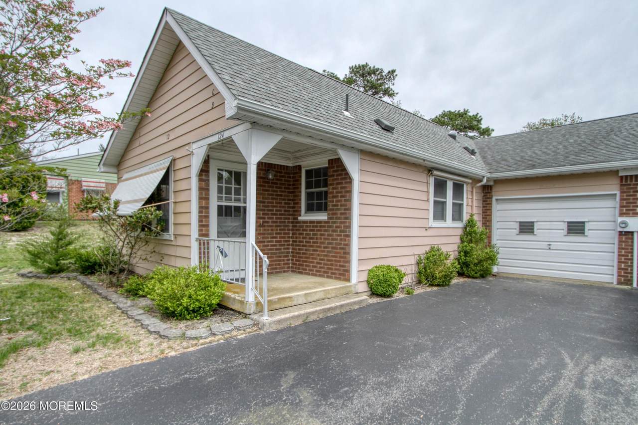 12 Moccasin Drive - Photo 1