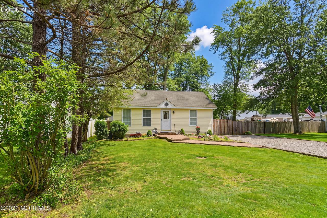 608 Holly Boulevard - Photo 1
