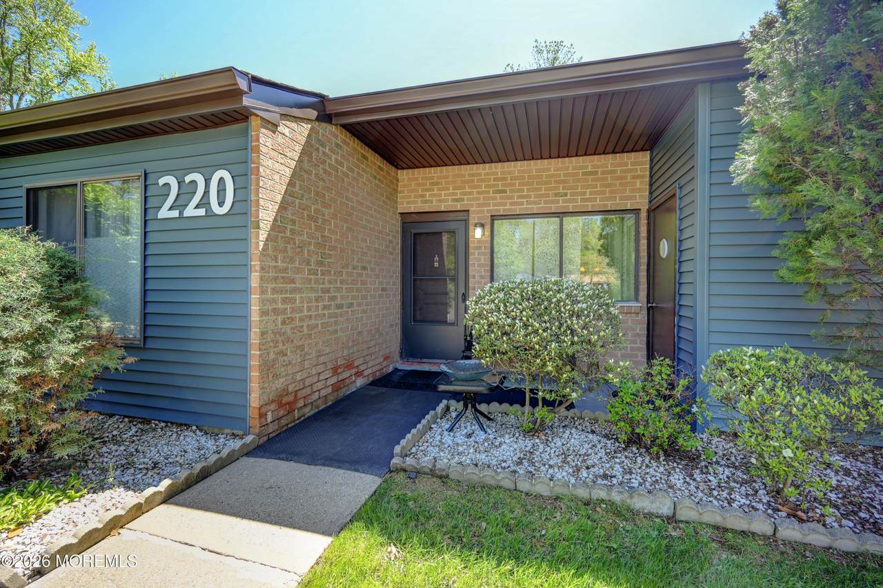 220 Medford Court - Photo 1
