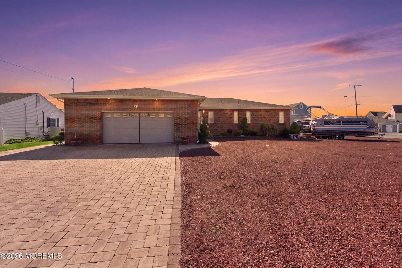 1103 Bayview Avenue - Photo 1