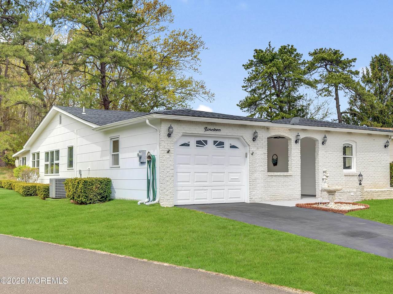 19 Robinson Road - Photo 1