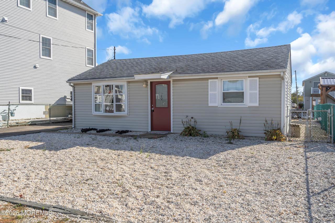 204 Butler Boulevard - Photo 1
