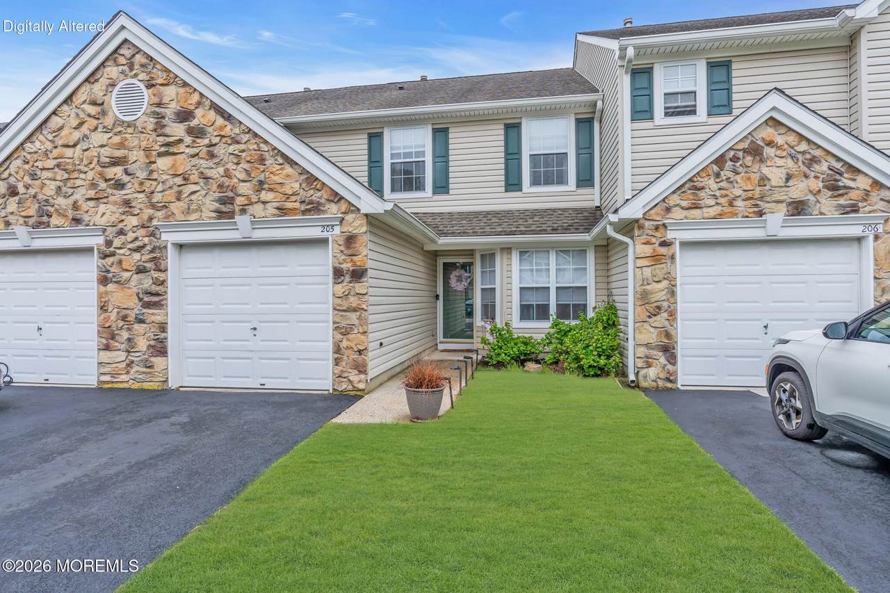 205 Iris Way - Photo 1