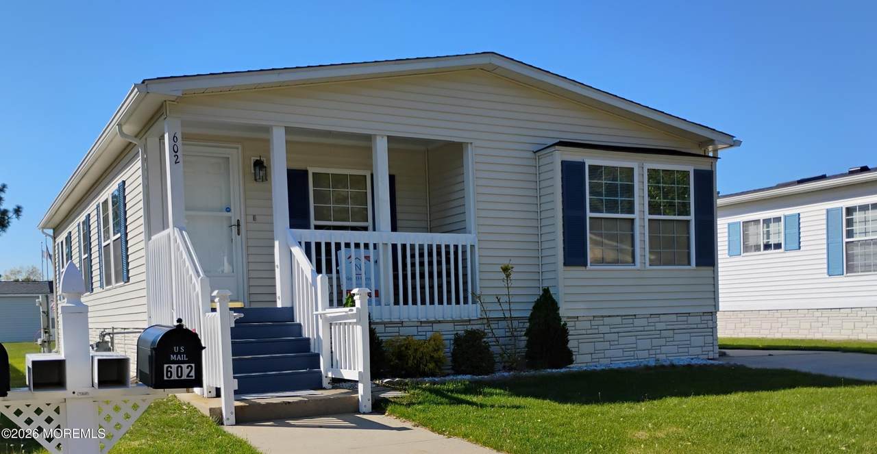 602 Walden Way - Photo 1