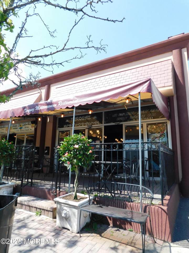 600 Main Street - Photo 1