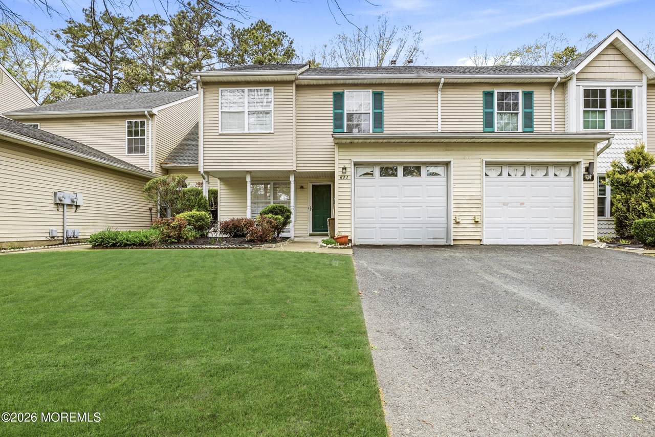 623 Woodbine Lane - Photo 1