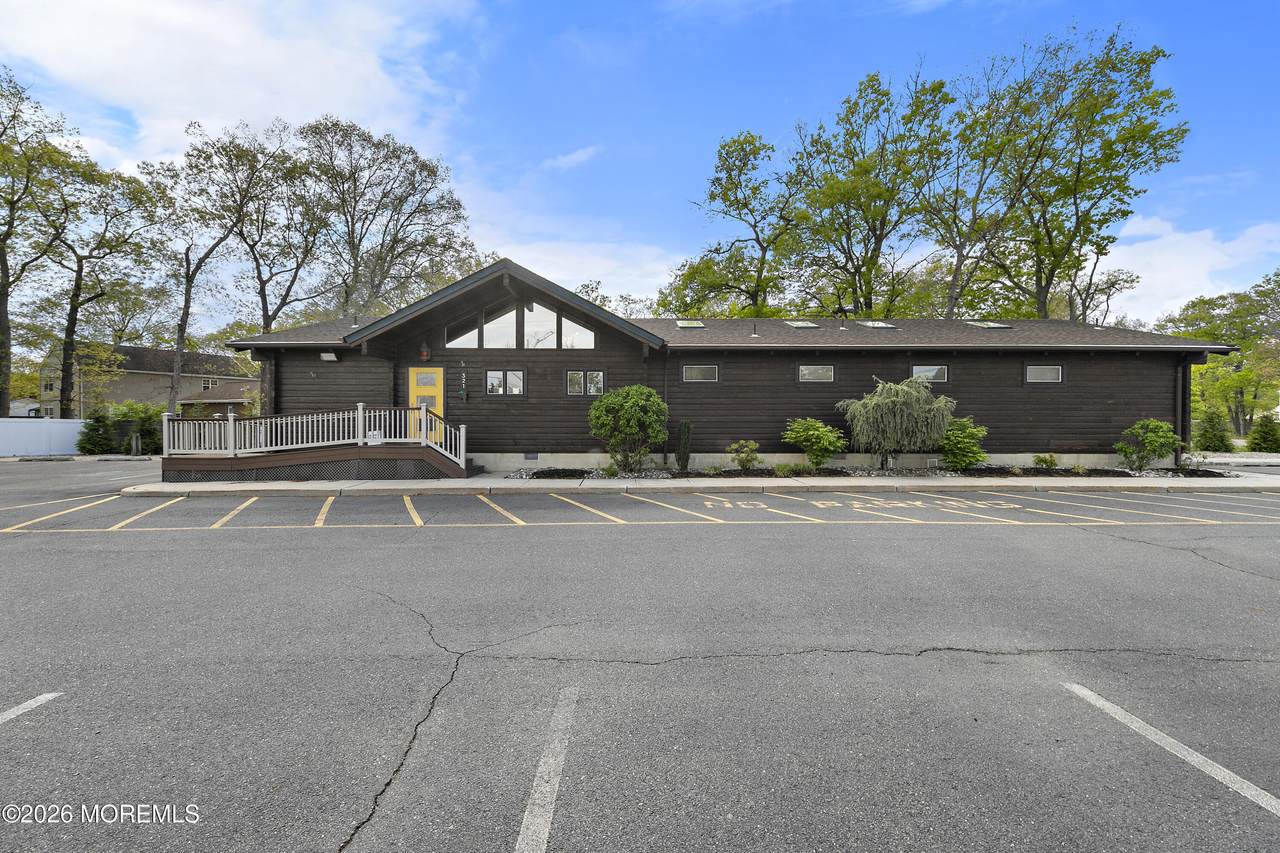 321 Lacey Road - Photo 1