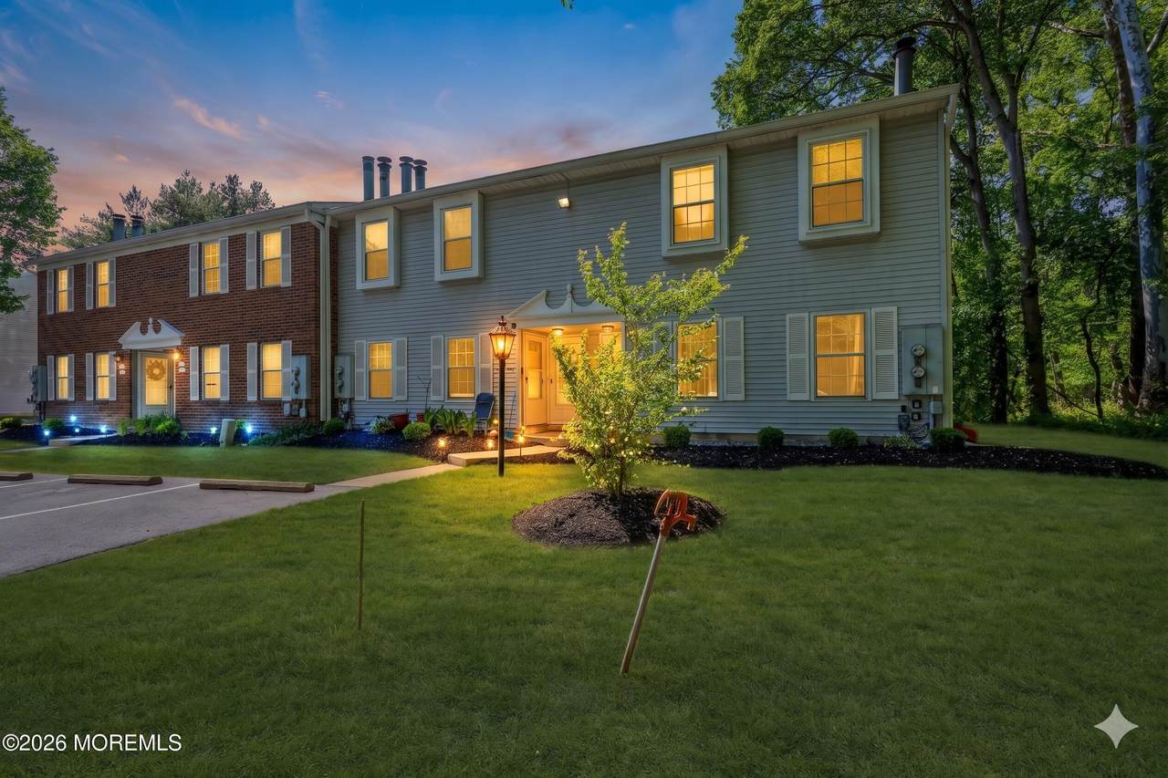 1806 Huntingdon - Photo 1