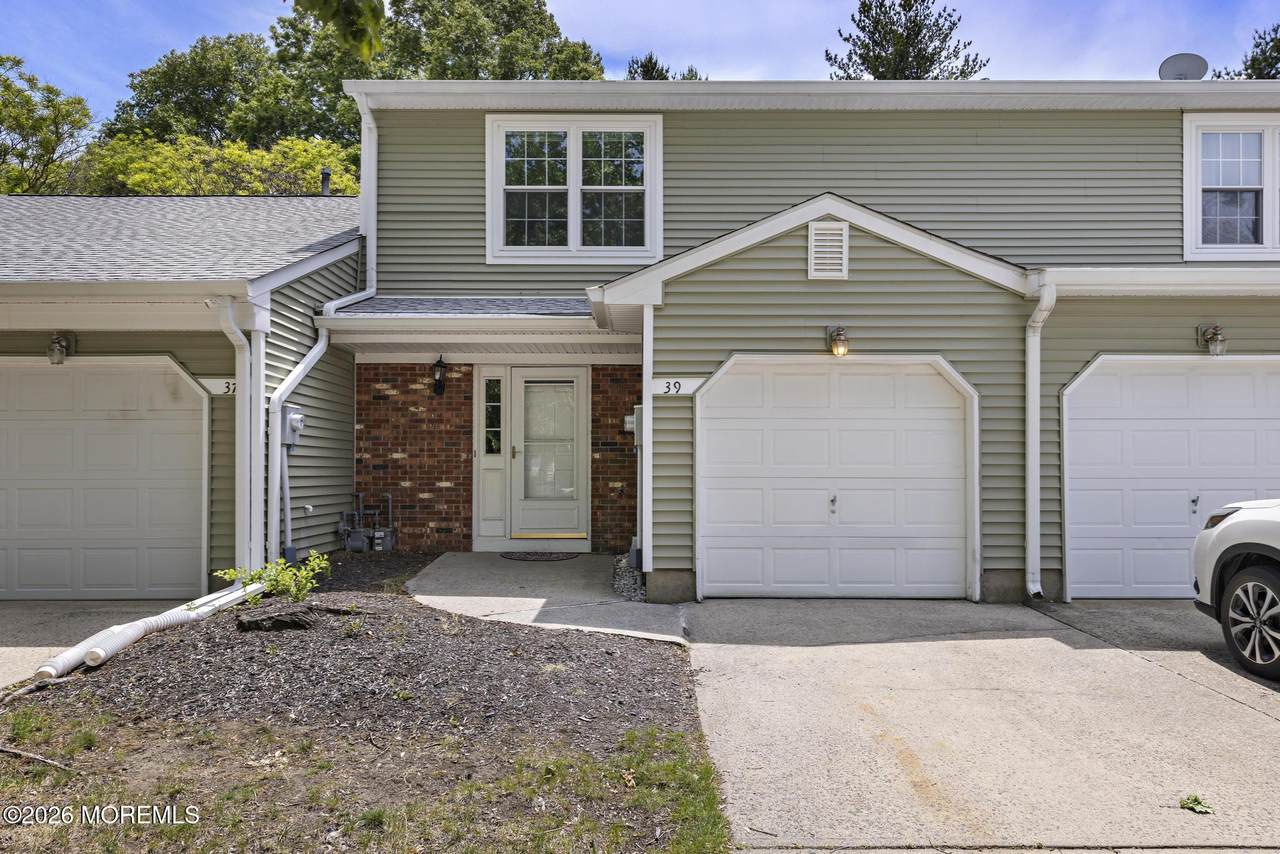 39 Oak Lane - Photo 1