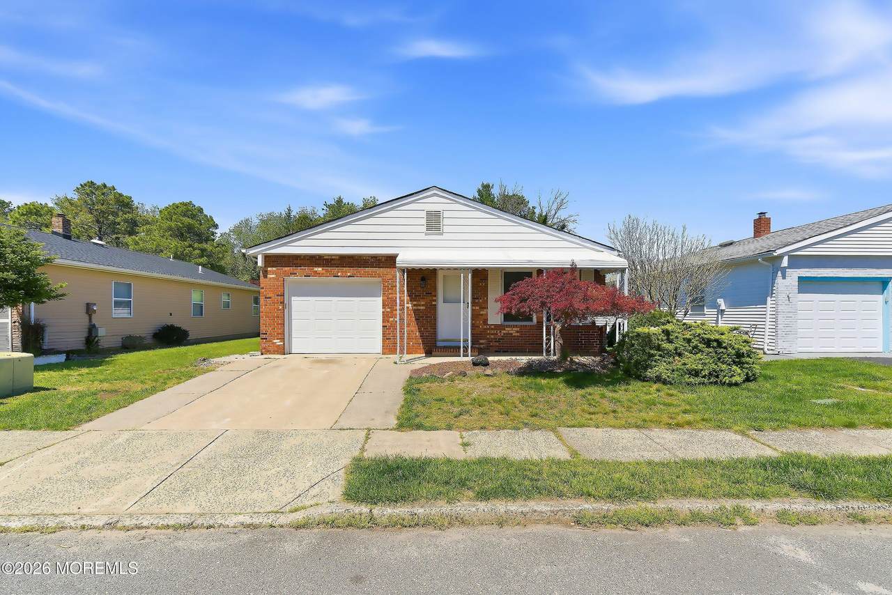 136 Orlando Boulevard - Photo 1