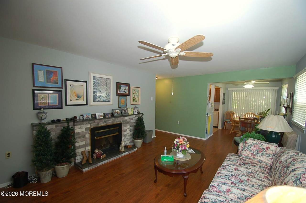 https://bt-photos.global.ssl.fastly.net/monmouth/1280_boomver_1_22614678-2.jpg