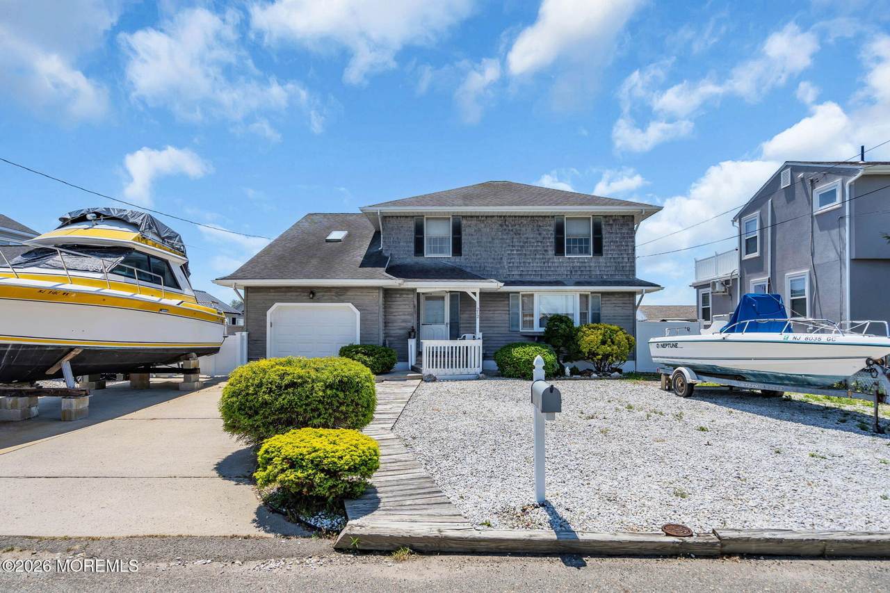 212 Cypress Drive - Photo 1