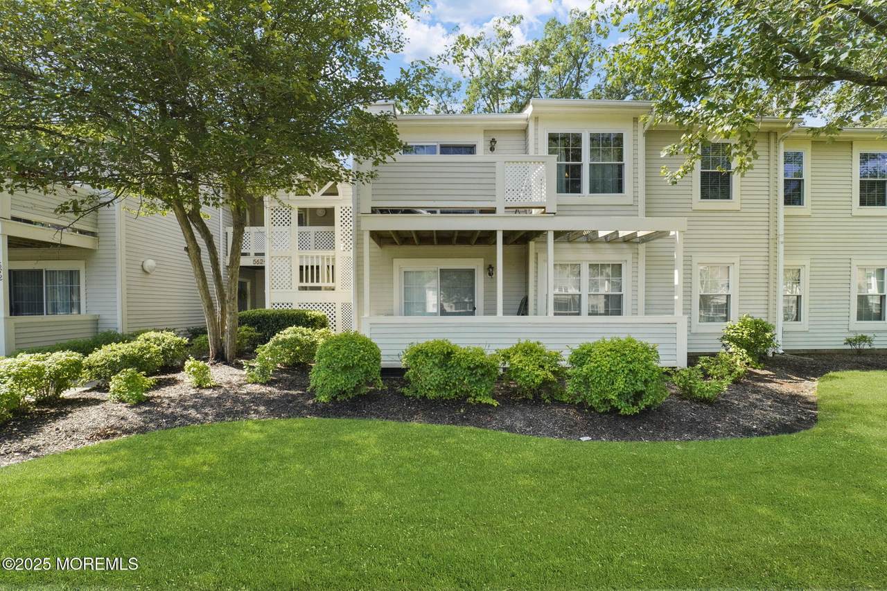 567 Applewood Court - Photo 1